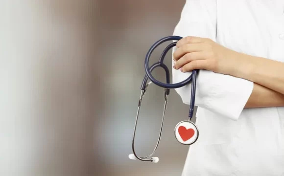 С 1 ноября медицинский центр «АМедис» вводит постоянную скидку 5% для социально уязвимых категорий пациентов